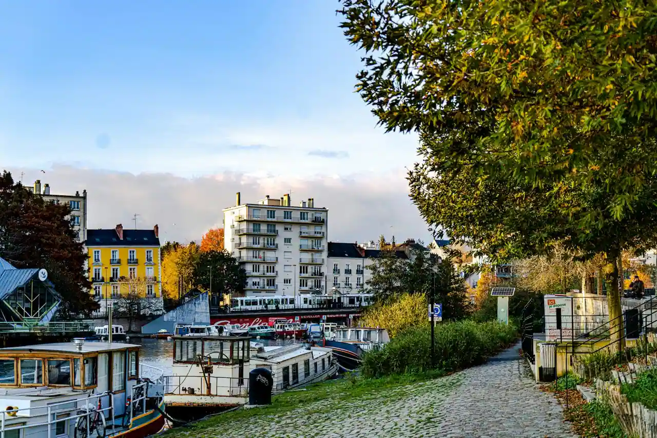 Immeubles résidentiels le long de la Loire à Nantes