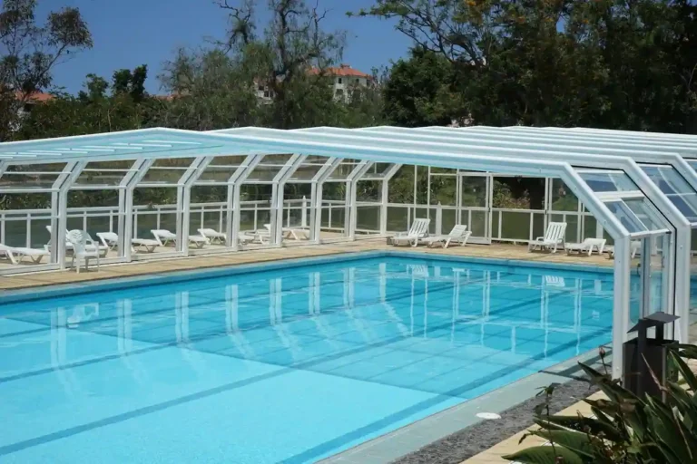 Quel volet roulant pour piscine : le guide pour choisir sans se tromper