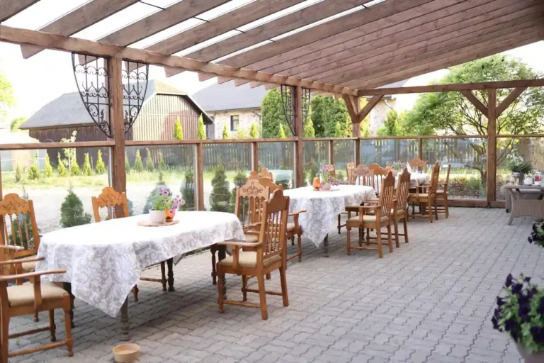Table de jardin en teck : guide d&rsquo;achat, entretien et pièges à éviter