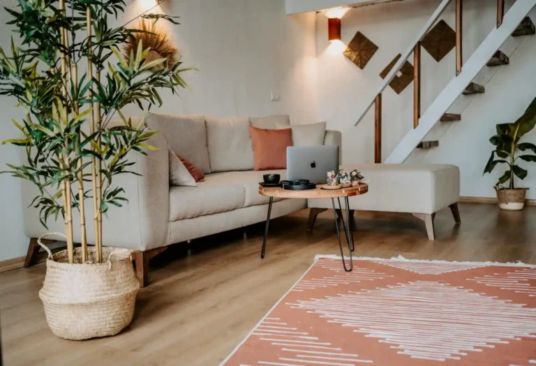 Tendance déco salon 2026 : ce qui dure, ce qui coûte
