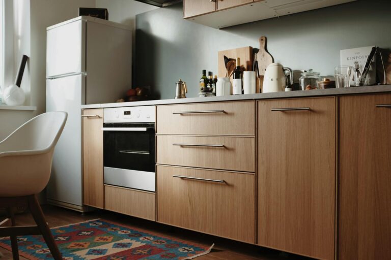 Meubles et rangement de cuisine : organiser par zone, choisir ce qui change la vie