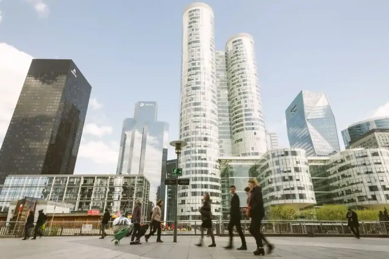 Bricolage à La Défense : s&rsquo;équiper et percer sur la dalle