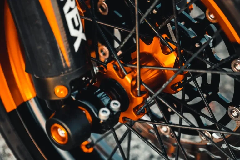 Chambre à air moto Yamaha : bien choisir la dimension, la valve et le montage