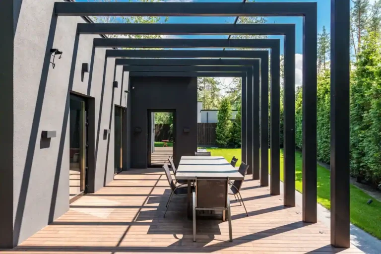 Construction métallique : pergola, carport et abri au jardin