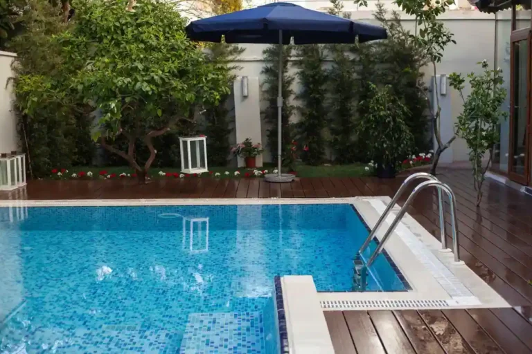 Piscine extérieure à Paris : ce qui est vraiment possible